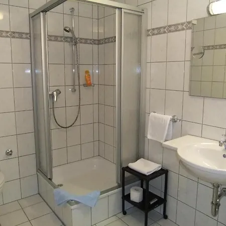 Garni Am Brunnenplatz Отель Герольштайн