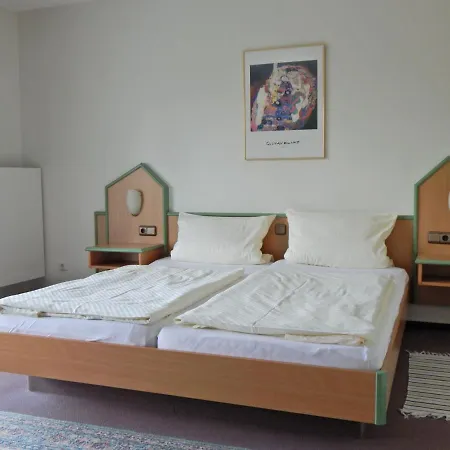 Garni Am Brunnenplatz 3*