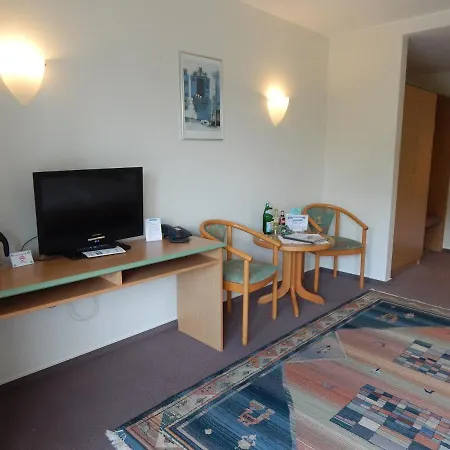 Otel Garni Am Brunnenplatz 3*