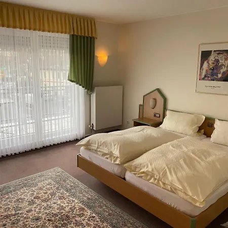 Garni Am Brunnenplatz 3*